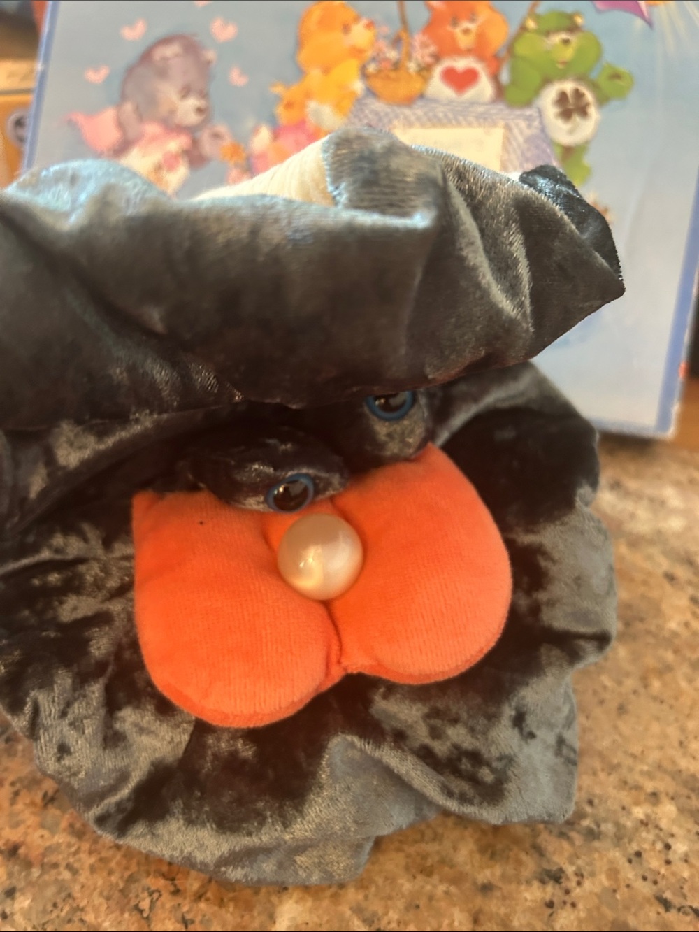 Folkmanis puppet oyster with pearl